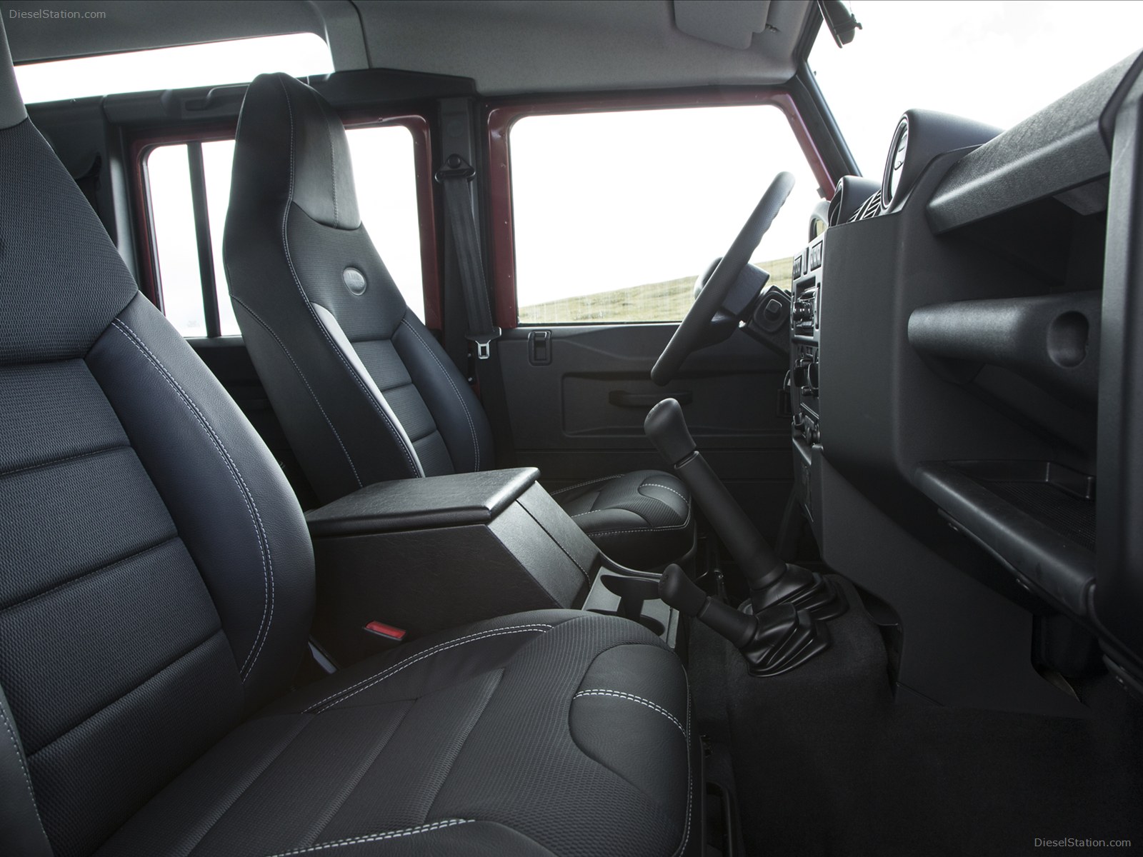 Land Rover Defender 2013